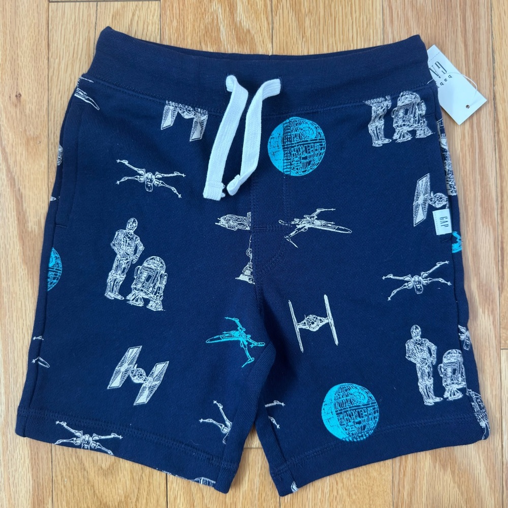 Brand new Gap Star Wars Patterned Shorts size 4T